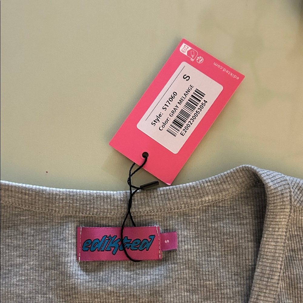 Deep V Crop Top-Gray-NWT - Picture 4 of 8